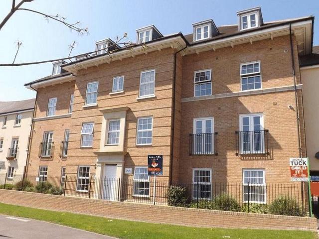 Arnell Crescent, Swindon SN25 2 bed apartment to rent £995 pcm £230 pw