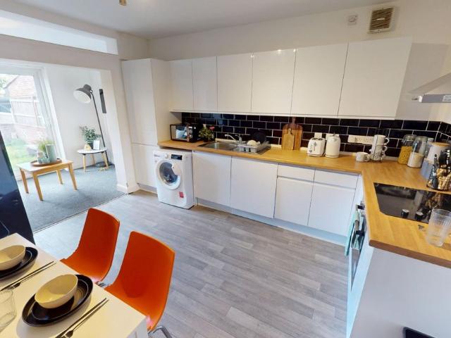 Arnesby Road, Nottingham, Nottinghamshire NG7, 5 bed shared accommodation to rent, £3,358 pcm | PrimeLocation