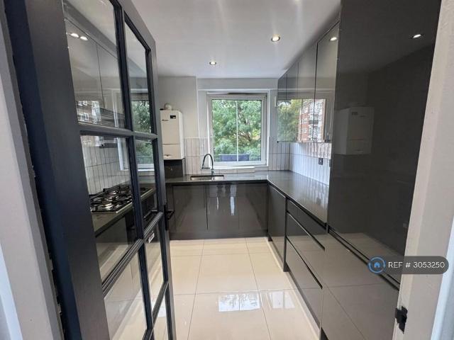 Arnold Estate, London, SE1 4 bed maisonette to rent £4,500 pcm £1,038 pw