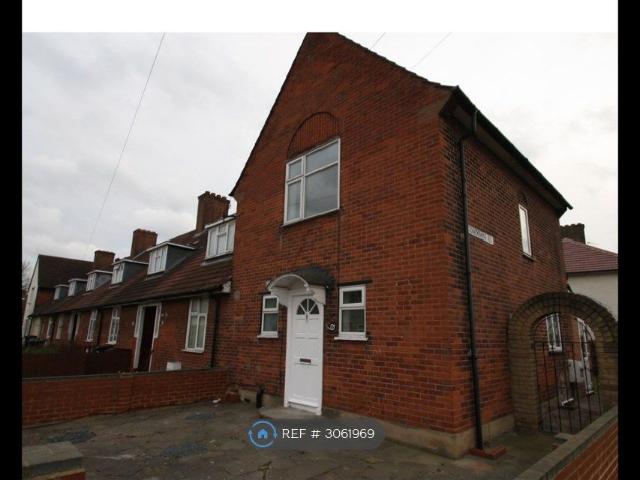Arnold Road, Dagenham RM9, 3 bed end terrace house to rent, £2,300 pcm | PrimeLocation