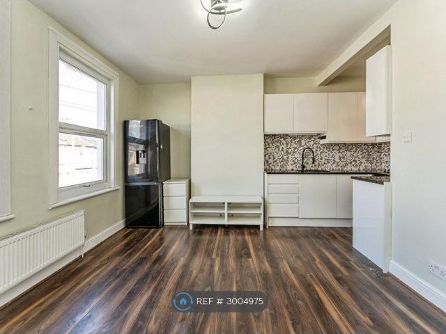 Arnold Road, London N15, 2 bed flat to rent, £1,785 pcm | PrimeLocation