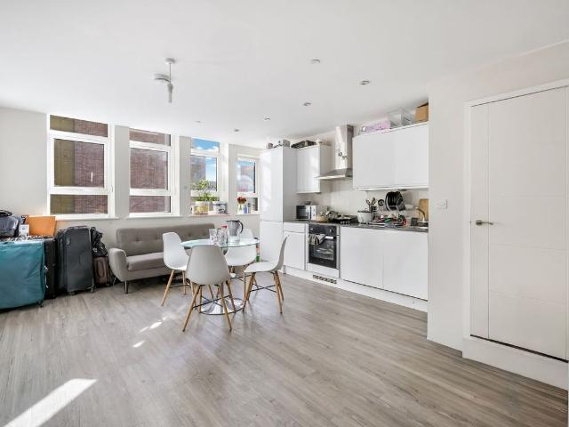 Arodene House, Perth Road, Gants Hill IG2, 2 bed flat to rent, £1,650 pcm | PrimeLocation