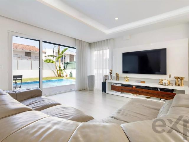 Aroeira Moderna Moradia T4 com Piscina 165m² Charneca De Caparica