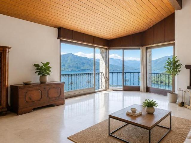 Arogno: Charakteristisches Haus mit Seesicht, Garten und grossem Potenzial
