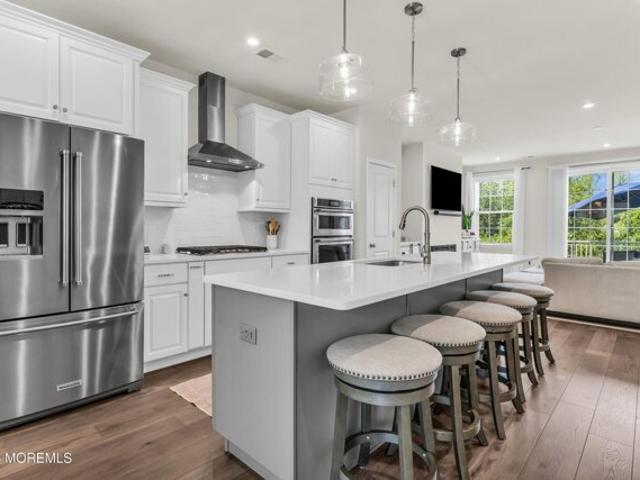 Arose Ln, Middletown, Condo For Sale