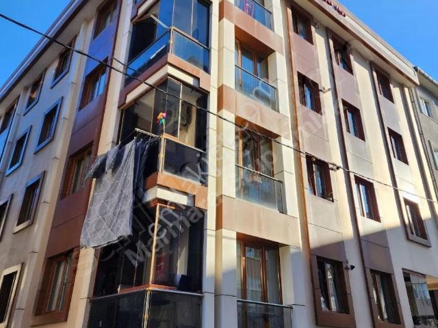 Ara Kat Geniş 3+1 Daire Merkezi Konum Yeni Bina Ön Cephe