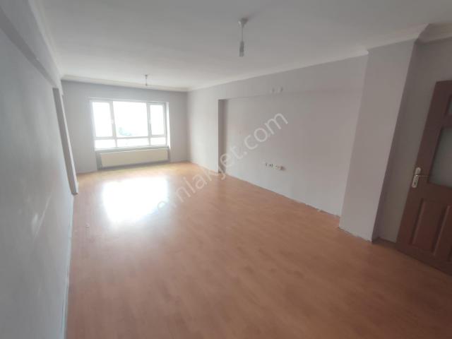 Ara Katta Asansörlü Oldukça Geniş 3+1 Ön Cephe Kiralık Daire
