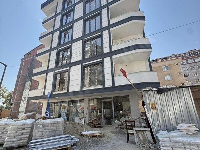 ARAÇ TAKASINA UYGUN METROBÜSÜN DİBİNDE MANZARALI 2+1 80 m2 DAİRE
