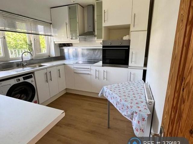 Arabella Drive, London, SW15 3 bed flat to rent £2,595 pcm £599 pw