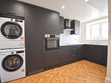 Araby Corner, Shepperton TW17, 2 bed flat to rent, £1,600 pcm | PrimeLocation