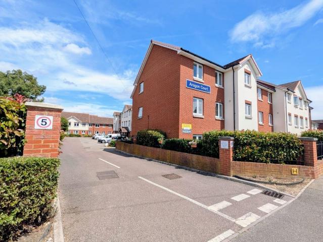Aragon Court, 133 147 Church Road, Hadleigh SS7, 1 bed flat to rent, £1,000 pcm | PrimeLocation