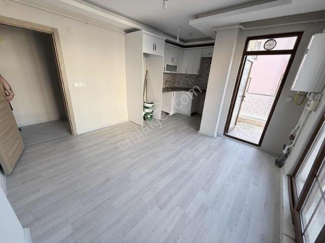 Arakat 2+0 Daire Düvenciler Lisesi Karşısı Sekiz Kasımda