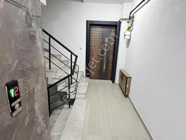 Arakat 2+0 Kiralık Çarşı Merkezde Askeri'ye Yakın Yıldırım'da