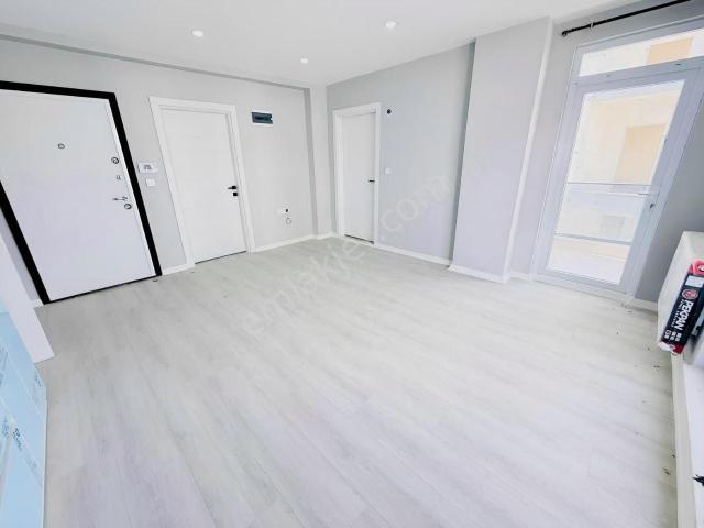 Arakat Sıfır Satılık 1+1 Geniş Daire Sekiz Kasım Mahallesi