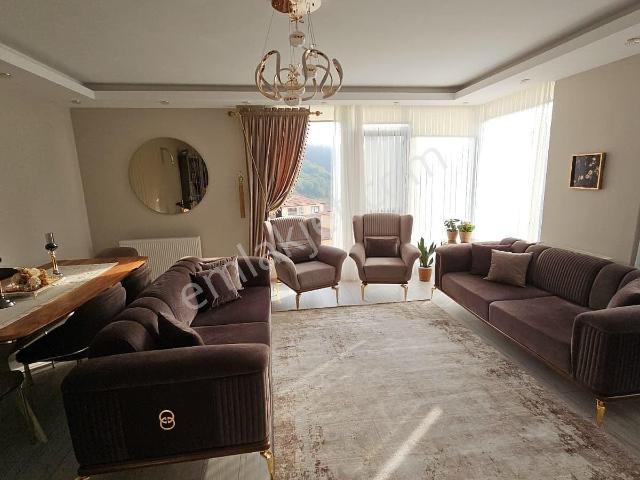 Araklı'da Güvenlikli Sitede Taşınmaya Hazır 3+1 Daire I Tekce