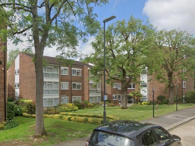 Aran Drive, Stanmore HA7, 2 bed flat to rent, £1,900 pcm | PrimeLocation
