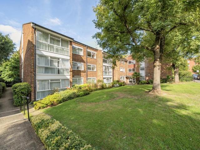 Aran Drive, Stanmore HA7 2 bed flat to rent £1,850 pcm £427 pw