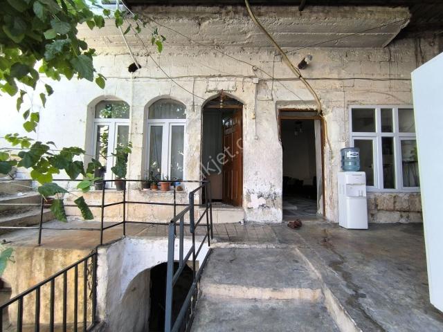 Arap Meydanı'nda Kuyulu Ve Zerzembeli Satılık Müstakil Eski Urfa Evi