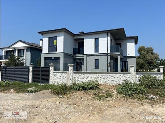 ARAPÇİFTLİĞİ MAHALLESİ'NDE 5+1 280 M2 ÖZEL KAPALI GARAJLI SATILIK MÜSTAKİL VİLLA