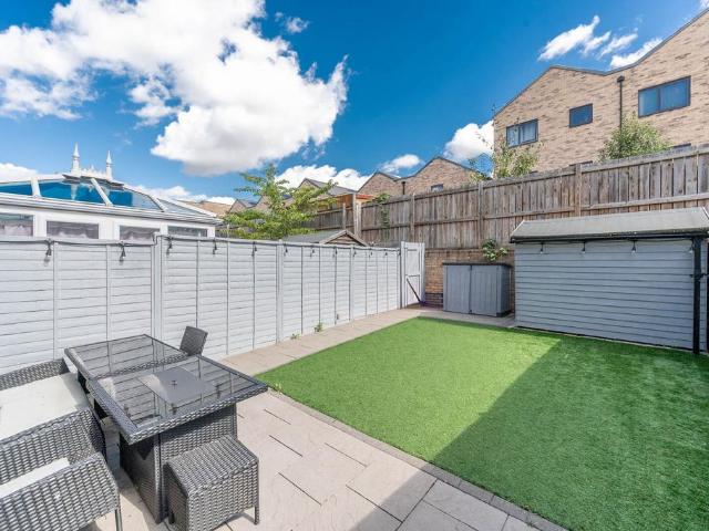 Arbus Crescent, Harrow, HA2 4 bed end of terrace house to rent £3,100 pcm £715 pw