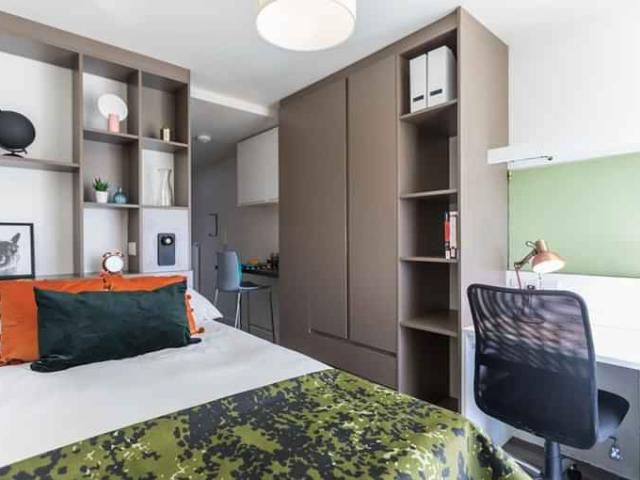 Arbury Court, Kingston Has an Apartment