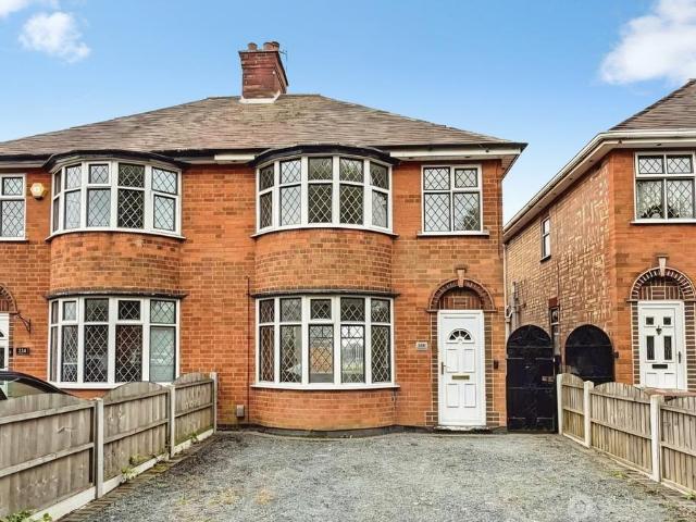 Arbury Road, Warwickshire CV10 3 bed semi detached house to rent £1,300 pcm £300 pw
