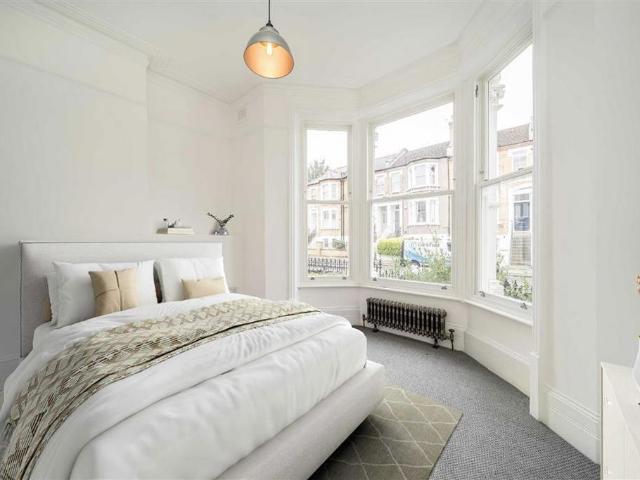 Arbuthnot Road, London SE14 1 bed flat to rent £1,750 pcm £404 pw