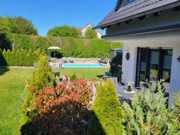 Arbeiten und leben wie im Urlaub stilvolle Privatsphäre mit Pool