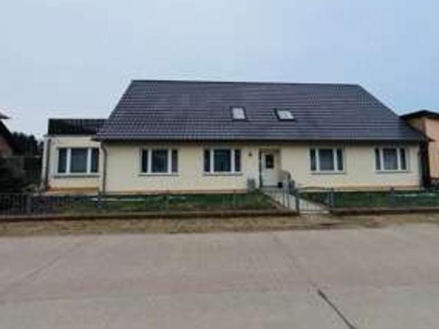 Arbeiten in Schwerin, Wohnen im Grünen: Vielseitiges Landhaus mit 1.626 m² Grund in Banzkow