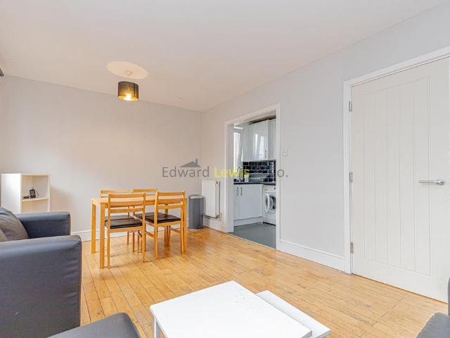 Arbery Road, London E3 3 bed flat to rent £2,600 pcm £600 pw