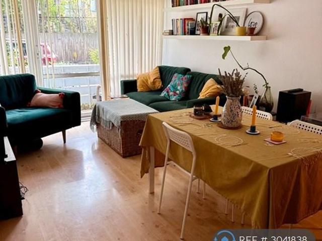 Arbor Court, London, N16 2 bed flat to rent £2,200 pcm £508 pw