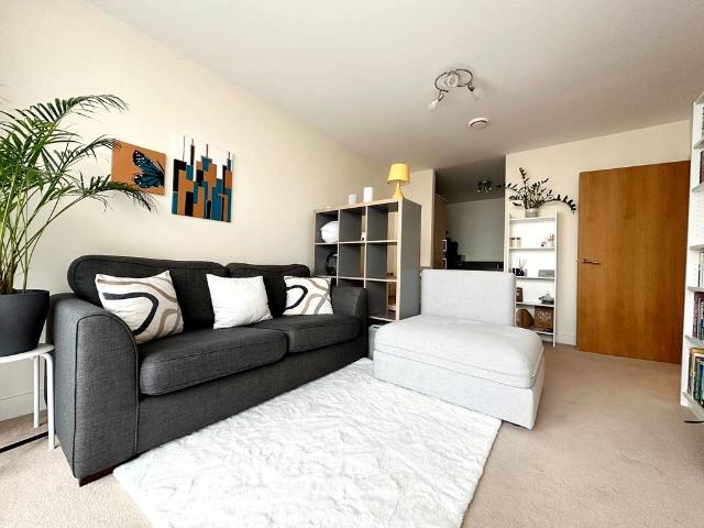 Arbor House, Orpington, BR6 1 bed flat to rent £1,450 pcm £335 pw