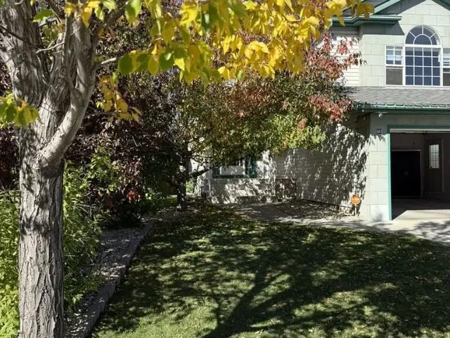Arbour Lake Home overlooking woods!