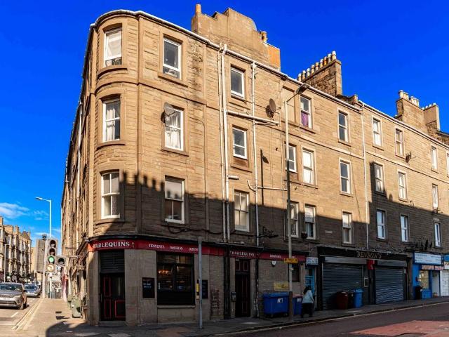 Arbroath Road, Dundee DD4 3 bed flat to rent £995 pcm £230 pw