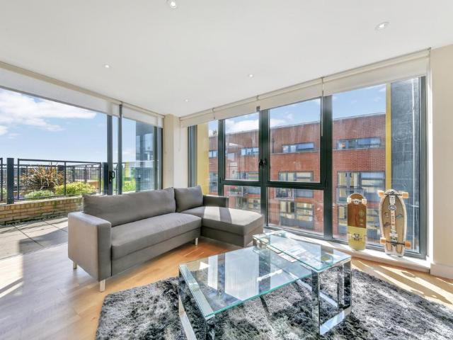 Arc House, Tanner Street, London. 1 bed apartment to rent £2,550 pcm £588 pw