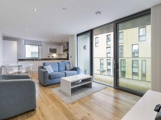 Arc Tower, Ealing W5 1 bed flat to rent £2,350 pcm £542 pw