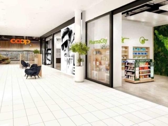 Arcades commerciales sises au Centre de Rolle