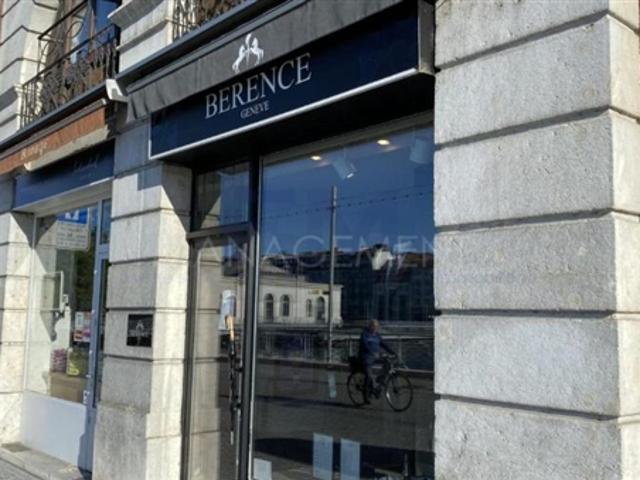 Rive droite, Quai des Bergues Arcade d'environ 73.40 m2 PPE