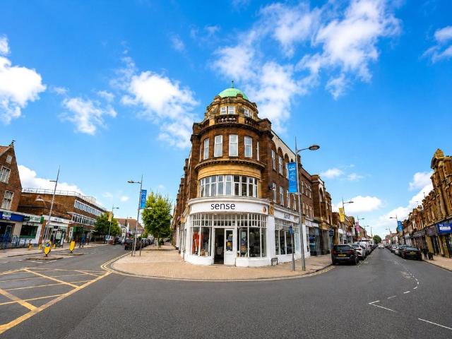 Arcade Chambers, Station Road. 3 bed apartment to rent £1,200 pcm £277 pw