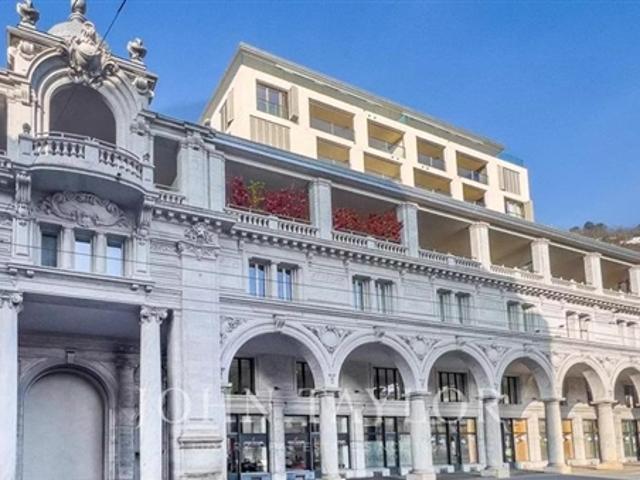 Arcades commerciales sur la rue principale de Montreux