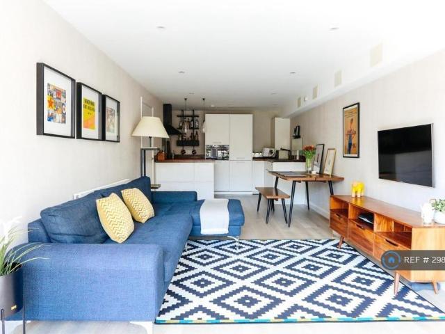 Arcadia Avenue, London, N3 2 bed flat to rent £2,450 pcm £565 pw