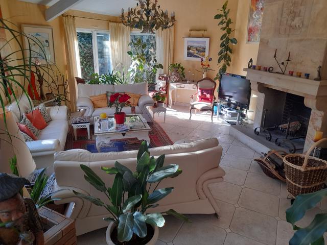 ARCANGUES Belle villa au calme avec parc de 6.995 m2