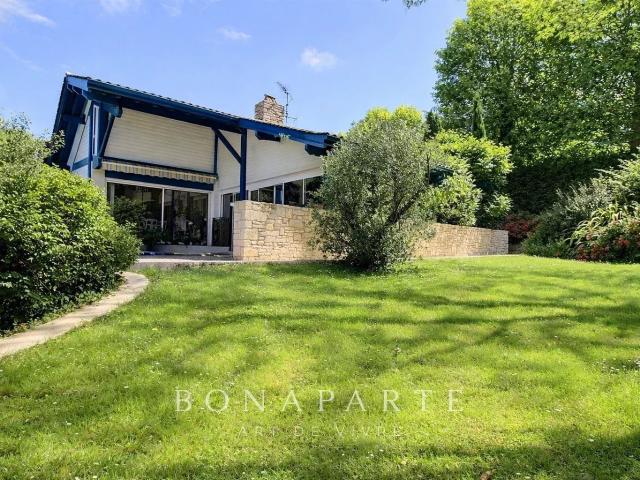 Arcangues Propriete Avec Piscine Face Au Golf 255m² Arcangues