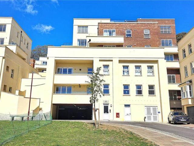 Archery Gardens, East Sussex TN38 2 bed flat to rent £1,600 pcm £369 pw