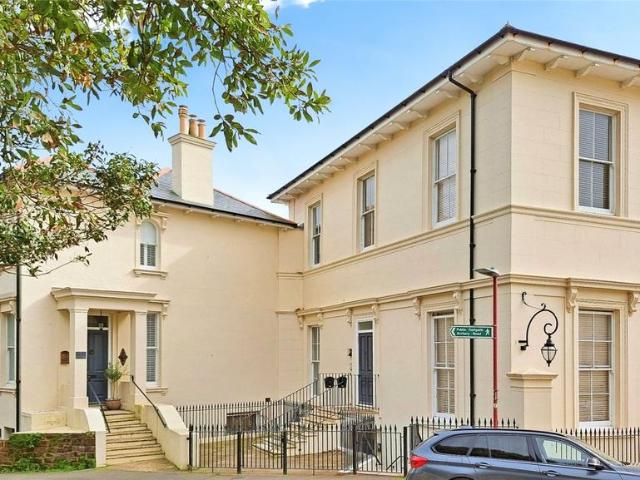 Archery Road, East Sussex TN38 2 bed flat to rent £1,600 pcm £369 pw