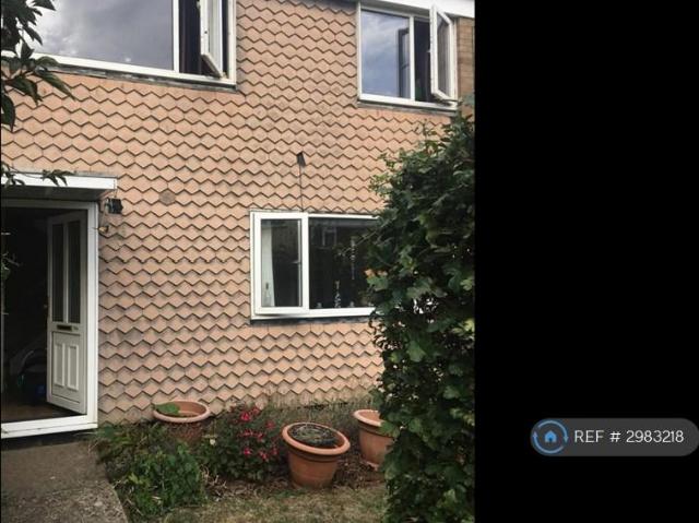 Archer Road, Stevenage, SG1 3 bed terraced house to rent £1,650 pcm £381 pw