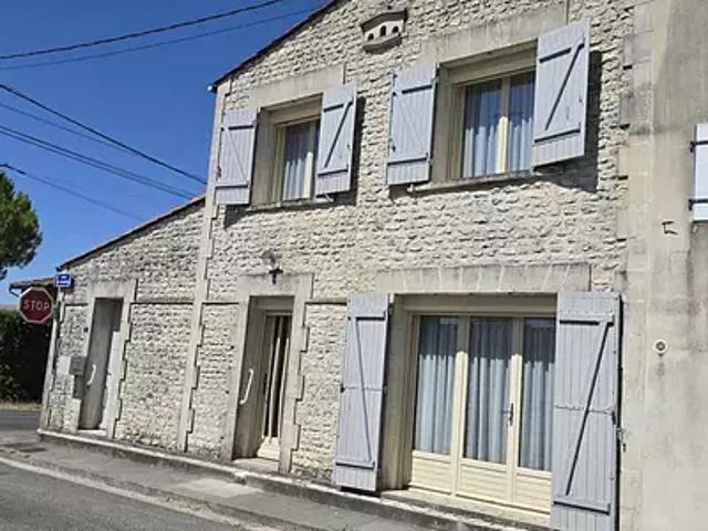 Archiac 17520 Achat / Vente maison 3 pièces t3 au dernier étage parking