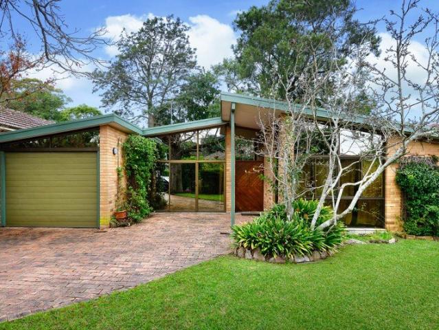 ARCHITECTUAL WONDER, SINGLE LEVEL & CLOSE TO EVERYTHING!