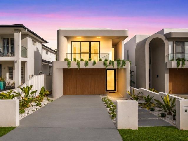 Architectural Masterpiece of Contemporary Luxury in a Premier Miranda Enclave Semi Detached Home/Duplex Sitting on approx. 413.3m2