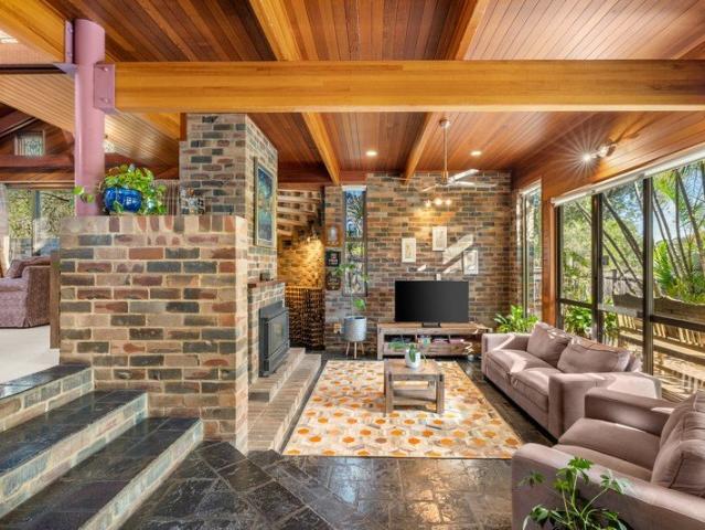Architectural Masterpiece Beside Parkland Auction On Site Saturday 18th July 2:30pm